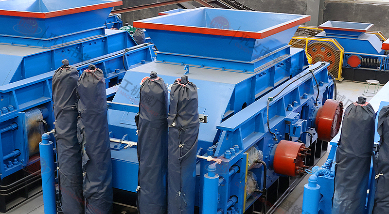 1510型液壓對(duì)輥破碎機(jī) 1510型液壓對(duì)輥破碎機(jī)